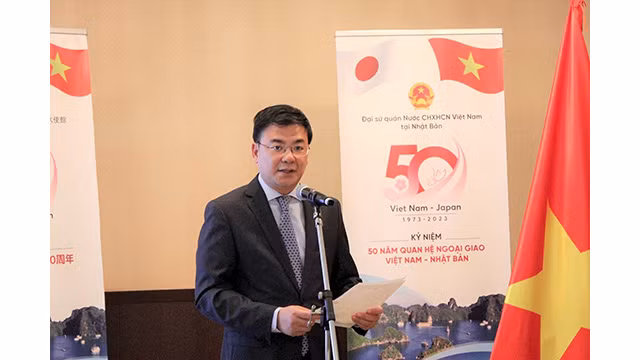 L'Ambassadeur Pham Quang Hiêu prend la parole lors de la conférence de presse pour annoncer le Festival du Vietnam au Japon. Photo : VNA.