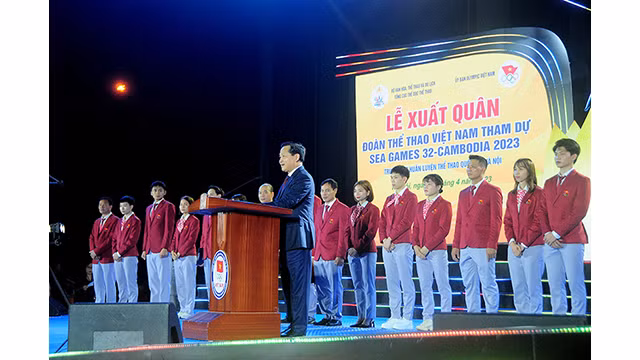 Le Vice-Premier ministre vietnamien, Lê Minh Khai, s'exprime lors de la cérémonie de départ de la délégation sportive vietnamienne pour les 32es Jeux d'Asie du Sud-Est. Photo : dangcongsan.vn