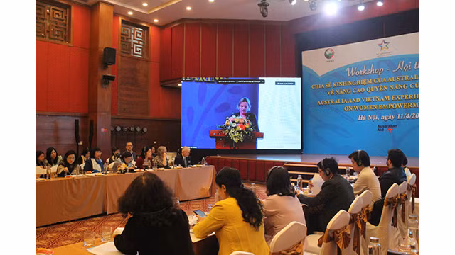 La docteure Kaye Eldridge, responsable du programme Aus4Skills, a fait une présentation lors de la conférence. Photo : thoidai.com.vn