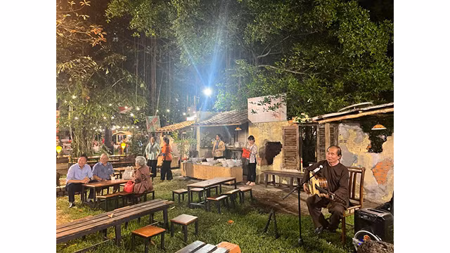 Le festival présente des performances du « đờn ca tài tử » (chant des amateurs du Sud). Photo : NDEL.