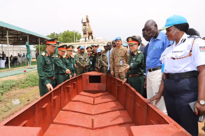 L’équipe du génie de l'armée vietnamienne construit des salles de classe et des cuisines pour les enfants à Abyei ảnh 2