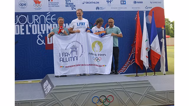 Le secrétaire général du Comité national olympique, Trân Van Manh espère que que les activités communautaires telles que la Journée olympique diffuseront l’esprit et l’amour du sport dans la société, en particulier dans les écoles. Photo : Minh Hanh. Le secrétaire général du Comité national olympique, Trân Van Manh espère que que les activités communautaires telles que la Journée olympique diffuseront l’esprit et l’amour du sport dans la société, en particulier dans les écoles. Photo : Minh Hanh.