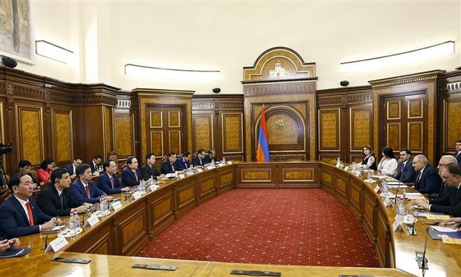 Le président de l&apos;Assemblée nationale du Vietnam Trân Thanh Mân rencontre le Premier ministre arménien, Nikol Pashinyan. Photo : VNA.
