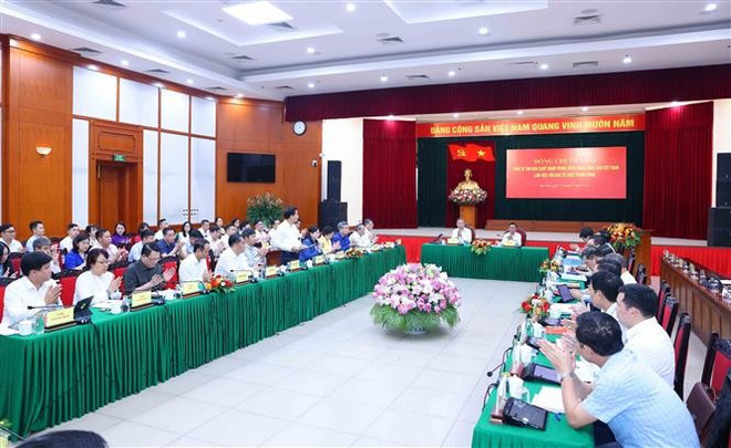 Le secrétaire général du Parti communiste du Vietnam (PCV), Tô Lâm, travaille avec la Commission centrale de l'organisation du Parti. Photo : VNA. Le secrétaire général du Parti communiste du Vietnam (PCV), Tô Lâm, travaille avec la Commission centrale de l'organisation du Parti. Photo : VNA.