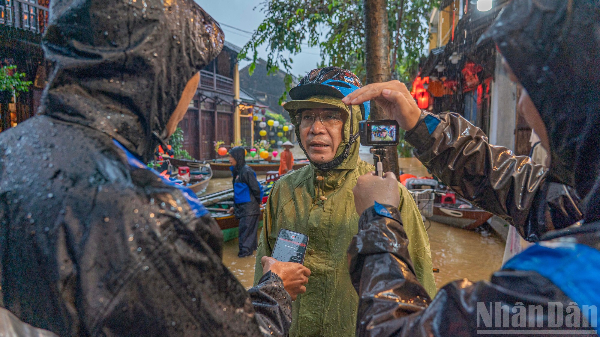 Des pluies torrentielles continuent de s&apos;abattre. Les autorités locales s&apos;efforcent de surveiller les niveaux d’eau, de renforcer les digues et les réservoirs, et de coordonner les évacuations afin d’assurer la sécurité des habitants et des touristes. Photo : NDEL