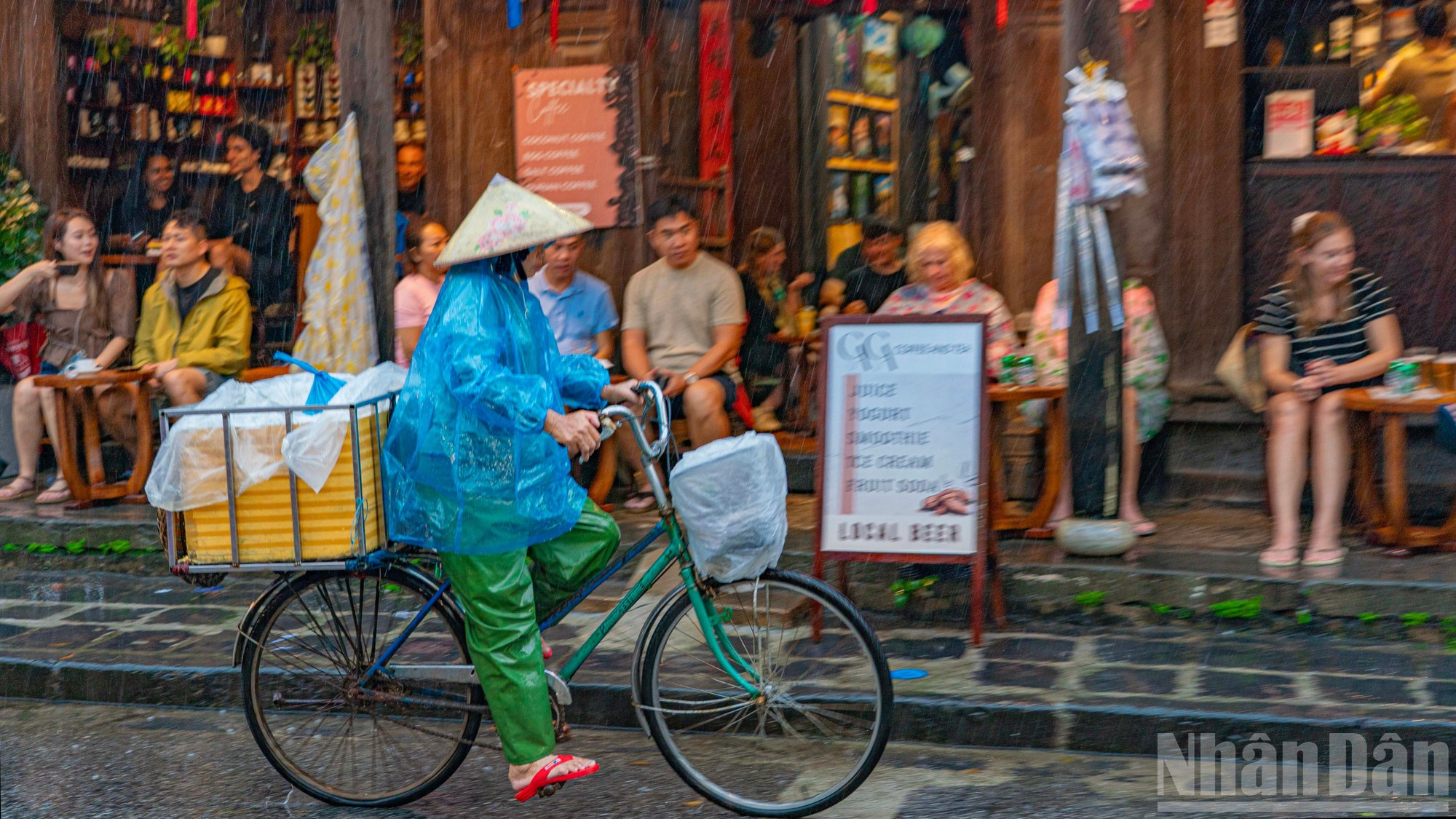 Les jours de pluie sont parfaits pour savourer une pause gourmande. Photo : NDEL