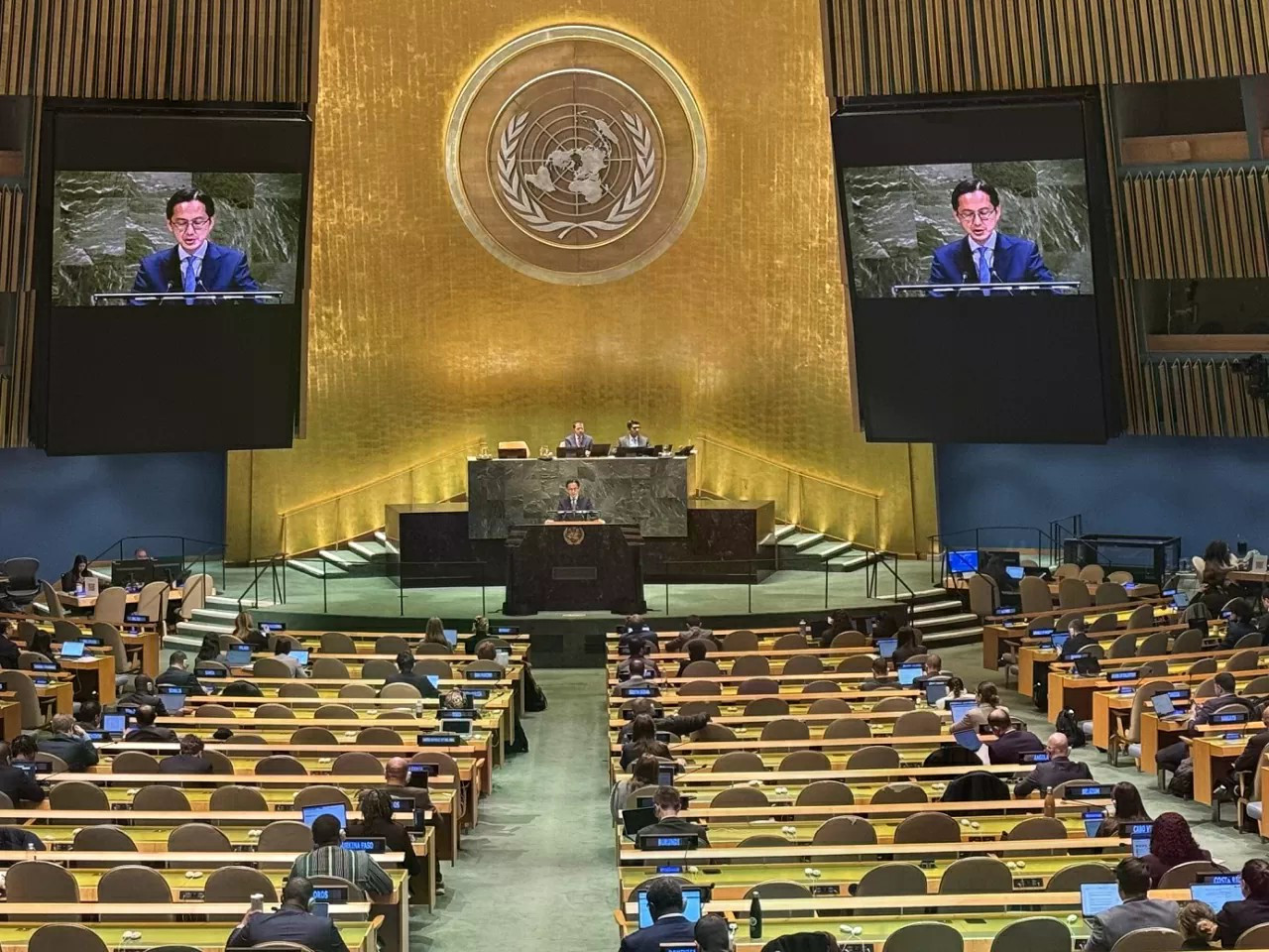 Lors d'une séance de travail au siège des Nations Unies à New York. Photo : Mission permanente du Vietnam auprès de l’ONU.
