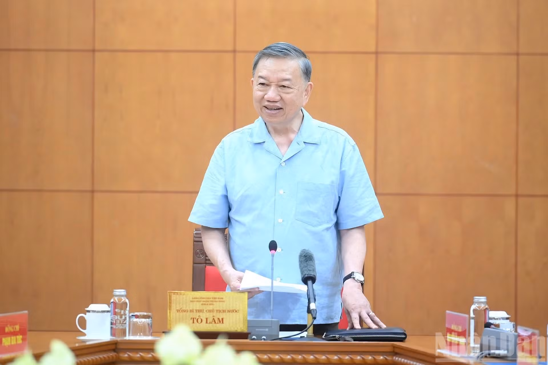 Lors de sa prise de parole, le dirigeant To Lam insiste sur la nécessité de bâtir une industrie maritime moderne, numérique et respectueuse de l'environnement, capable de rivaliser sur les marchés internationaux. Photo : Dang Khoa/NDEL.