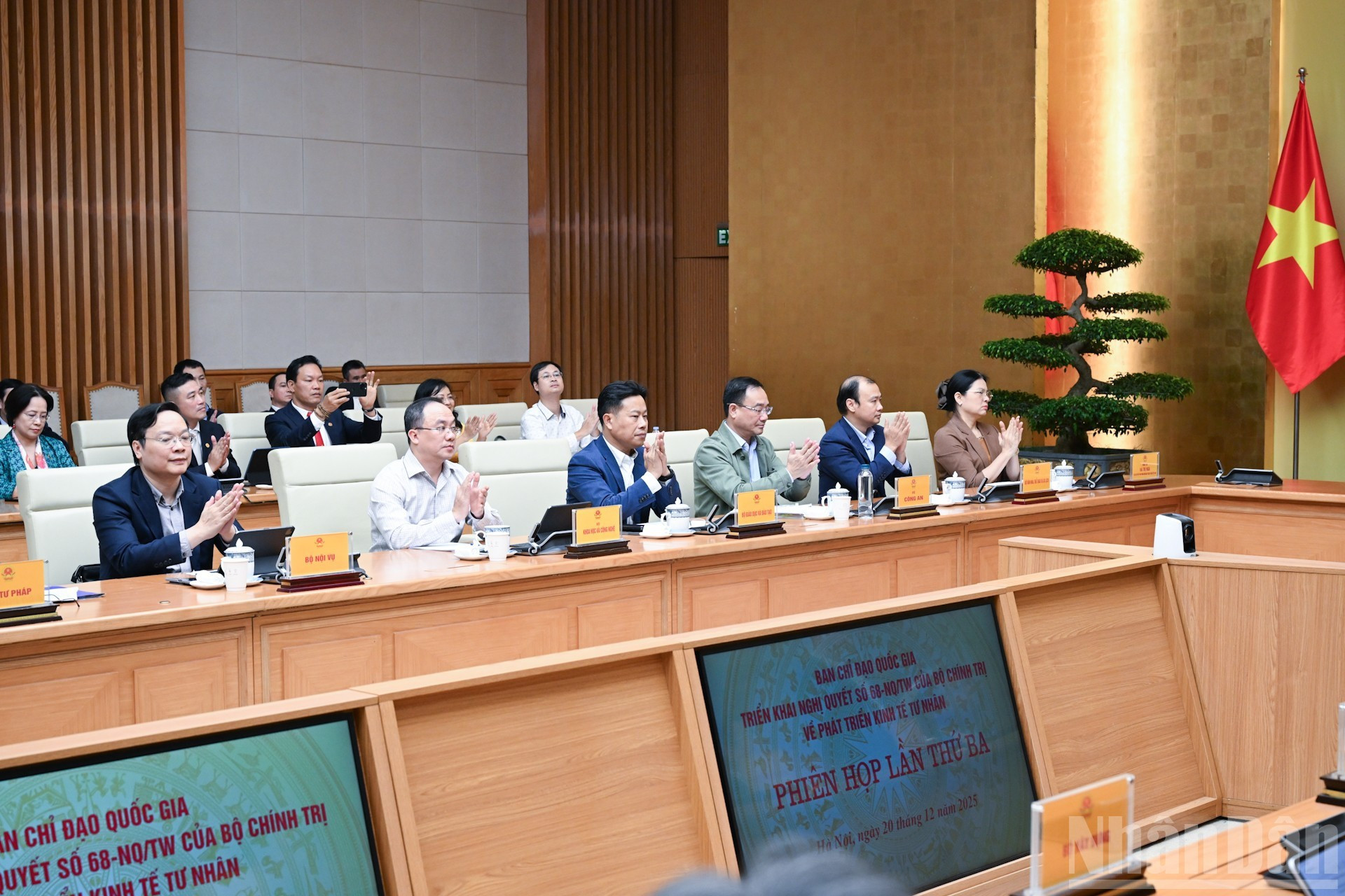 Les délégués lors de la réunion. Photo : Tran Hai/NDEL