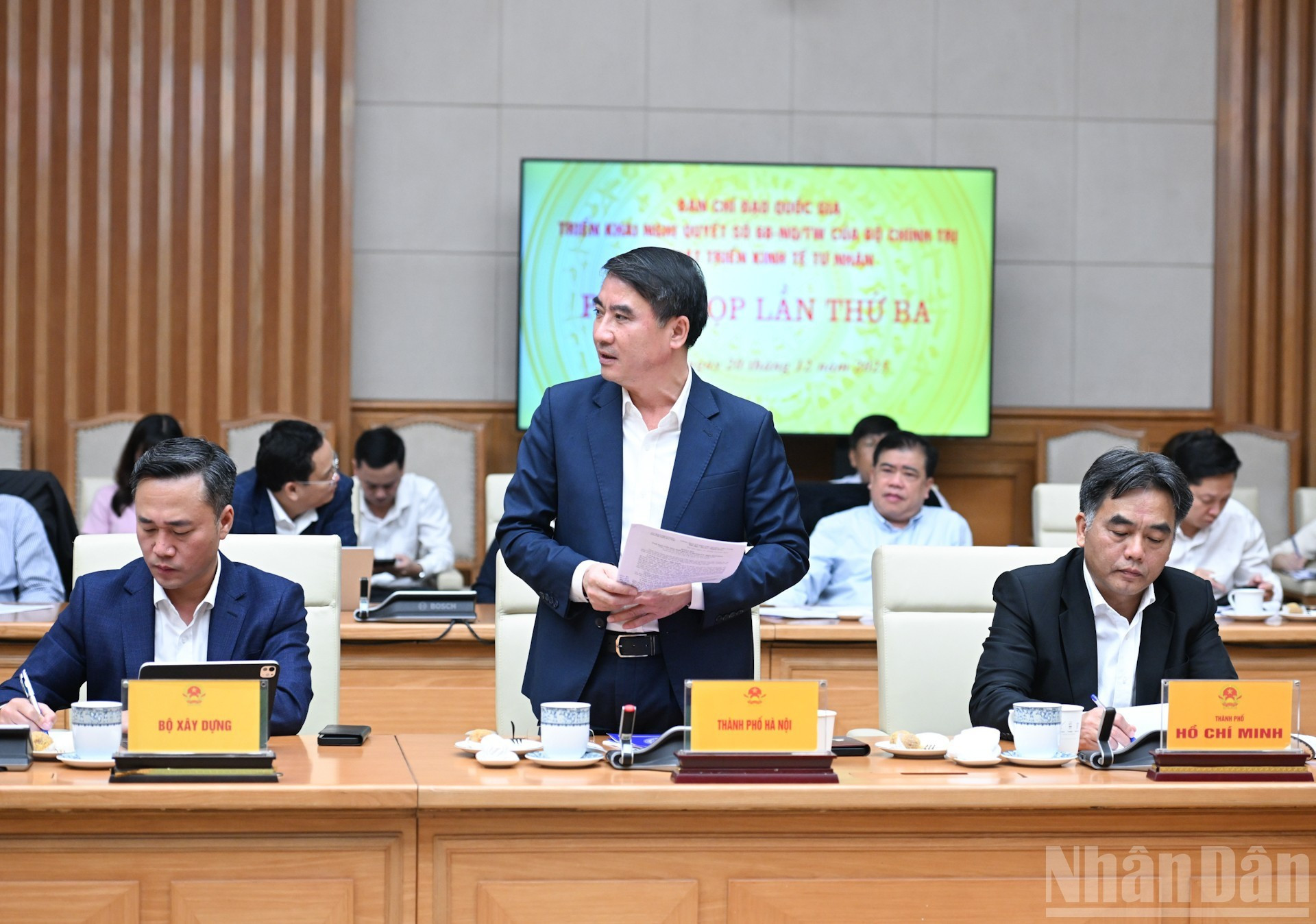 Un représentant de la ville de Hanoï s'exprime lors de la réunion. Photo : Tran Hai/NDEL