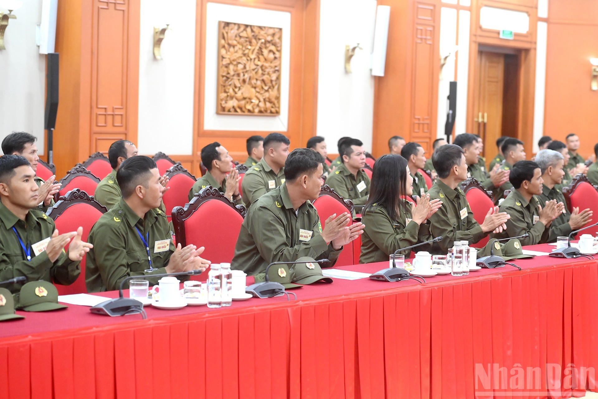 Les délégués participant à la rencontre. Photo : Dang Khoa/NDEL