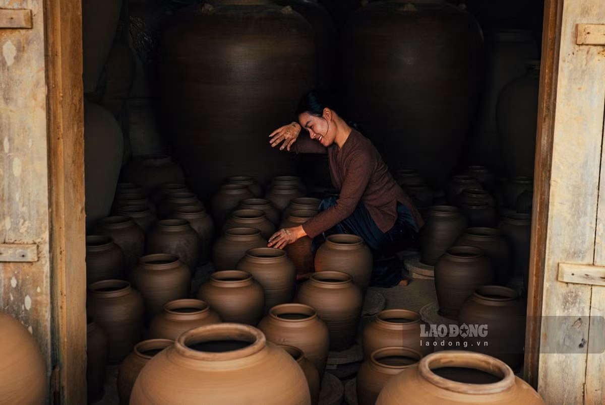 Non seulement un village artisanal traditionnel assurant un revenu stable à ses habitants, le village de céramique de Gia Thuy est aujourd’hui devenu une destination incontournable pour découvrir l’artisanat de Ninh Binh. Photo : laodong.vn