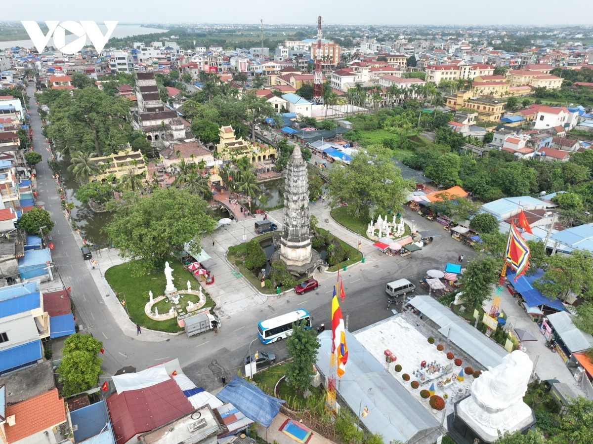La pagode Co Le est située dans le district de Truc Ninh (province de Nam Dinh, aujourd’hui province de Ninh Binh). À l’origine construite en bois pour honorer Bouddha et le maître zen Nguyen Minh Khong (1073 - 1141), elle a traversé les siècles et les intempéries avant d’être profondément restaurée en 1902 par le prélat Pham Quang Tuyen, qui lui a donné son architecture actuelle. Photo : VOV