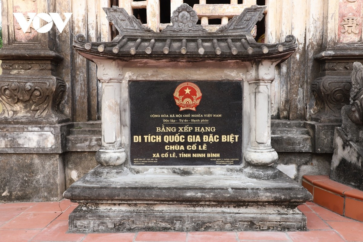 En 1988, la pagode Co Le a été classée parmi les “sites historiques et culturels nationaux” et les “paysages pittoresques du Vietnam”. Le 11 septembre dernier, elle a été officiellement inscrite au rang des sites nationaux spéciaux, en raison de sa valeur exceptionnelle historique, culturelle et architecturale. Ce classement renforce la valeur patrimoniale de ce haut lieu bouddhique et ouvre de nouvelles perspectives pour le développement du tourisme culturel et spirituel, contribuant ainsi au dynamisme socioéconomique de la province. Photo : VOV