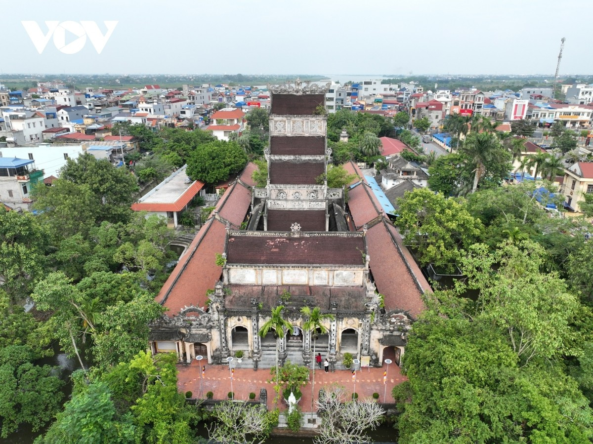 Les matériaux de construction — briques, chaux, sucre de canne et papier traditionnel — assurent à l’édifice une solidité remarquable. Photo : VOV