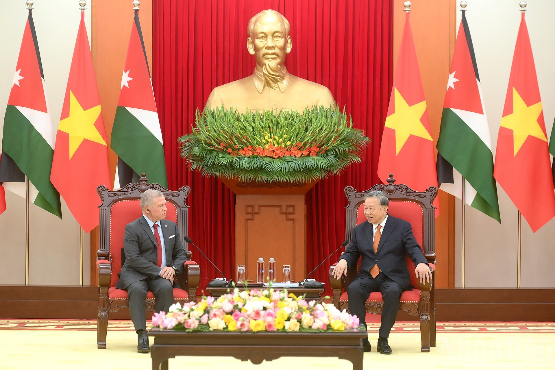 Le secrétaire général du PCV To Lam a salué la visite actuelle du roi Abdullah II Ibn Al-Hussein au Vietnam, soulignant que cette visite, la première d’un chef d’État jordanien au Vietnam, revêt une signification particulière alors que les deux pays célèbrent cette année le 45e anniversaire de l’établissement de leurs relations diplomatiques (1980 – 2025). Photo : Dang Khoa/NDEL