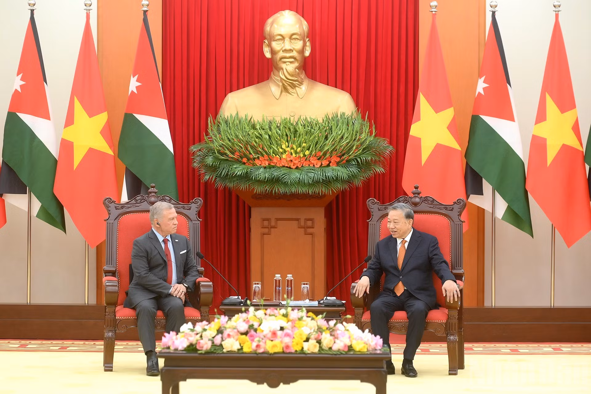 Le secrétaire général du PCV To Lam a salué la visite actuelle du roi Abdullah II Ibn Al-Hussein au Vietnam, soulignant que cette visite, la première d’un chef d’État jordanien au Vietnam, revêt une signification particulière alors que les deux pays célèbrent cette année le 45e anniversaire de l’établissement de leurs relations diplomatiques (1980 – 2025). Photo : Dang Khoa/NDEL