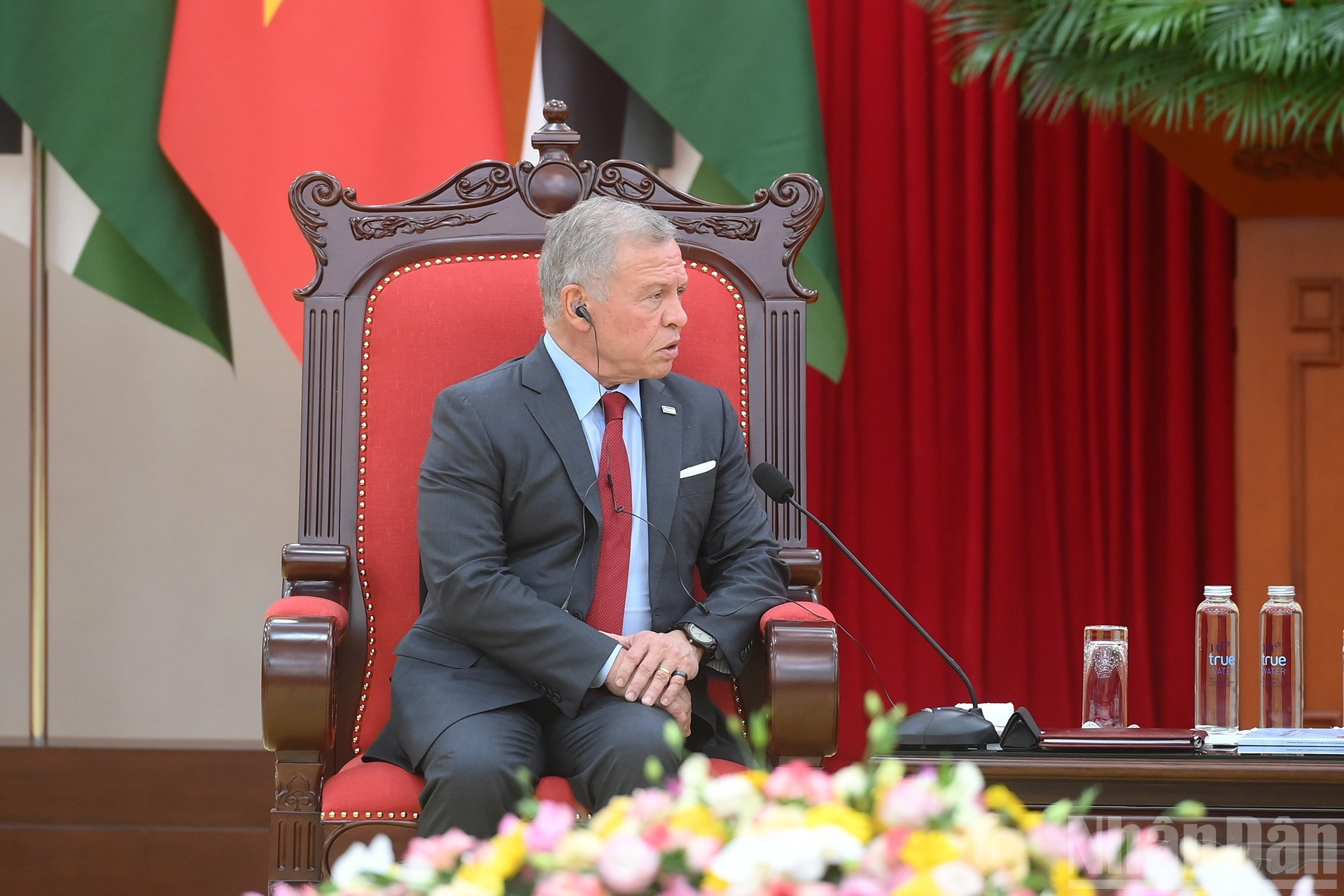 Le roi jordanien Abdullah II Ibn Al-Hussein a affirmé le souhait de renforcer la coopération intégrale avec le Vietnam, en mettant particulièrement l’accent sur la coopération entre les secteurs privés des deux nations. Photo : Dang Khoa/NDEL