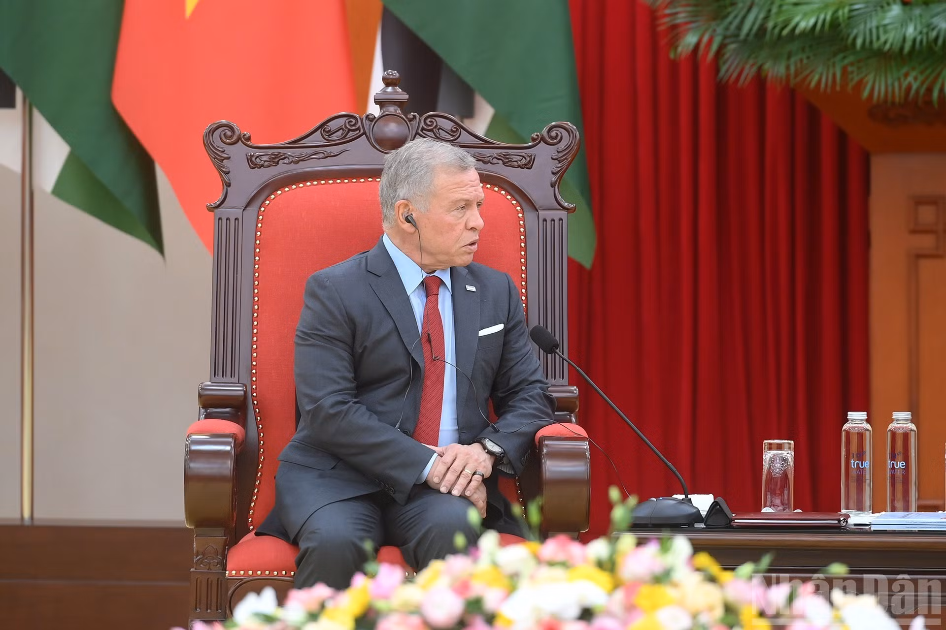 Le roi jordanien Abdullah II Ibn Al-Hussein a affirmé le souhait de renforcer la coopération intégrale avec le Vietnam, en mettant particulièrement l’accent sur la coopération entre les secteurs privés des deux nations. Photo : Dang Khoa/NDEL