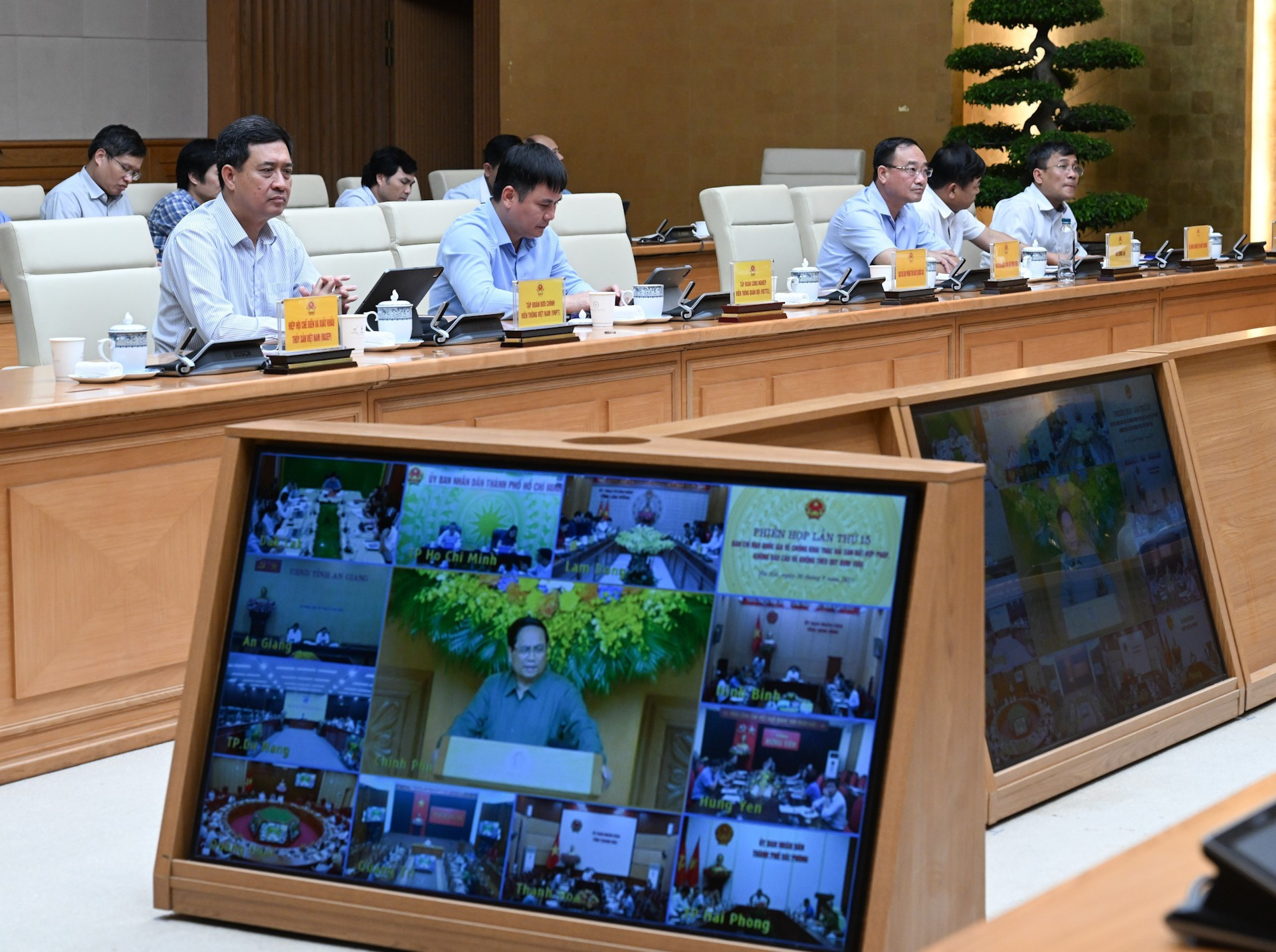 La réunion voit la participation des représentants de différents ministères et secteurs concernés. Photo : Tran Hai/NDEL