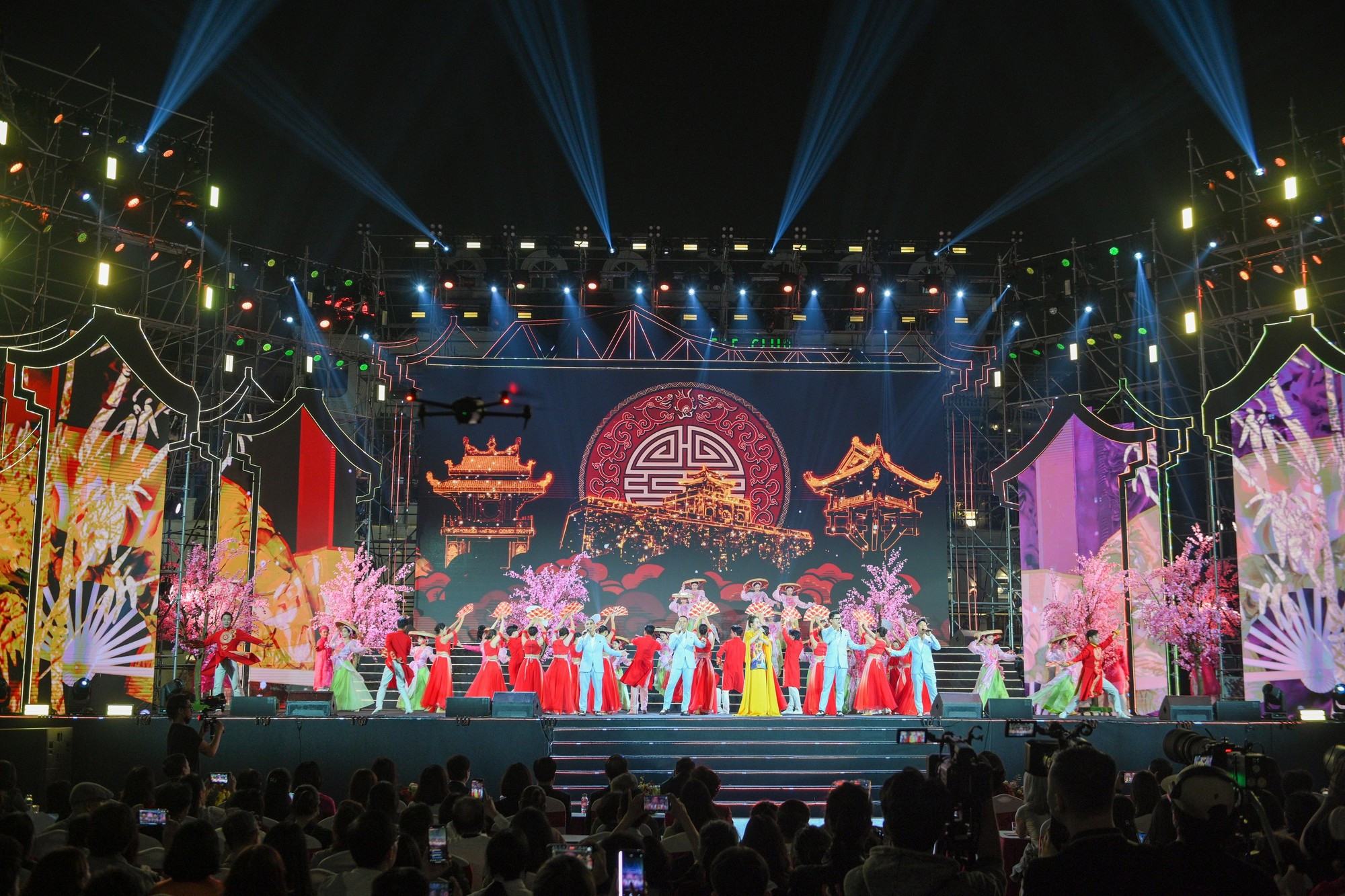 Le Festival Thang Long – Hanoi 2025 est considéré comme une série d’événements artistiques et culturels majeurs, faisant le lien entre le patrimoine et la création contemporaine. Il contribue à promouvoir l’image de la capitale millénaire et à affirmer son statut de Ville créative de l’UNESCO. Photo : The Dai/NDEL