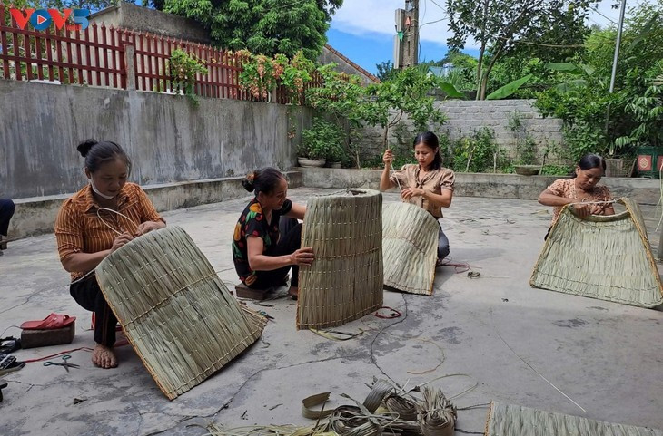 Le village de Yên Lac, commune de Xuân Loc, perpétue l’art du tissage de l’ao tơi depuis plus de 300 ans. Photo: VOV5