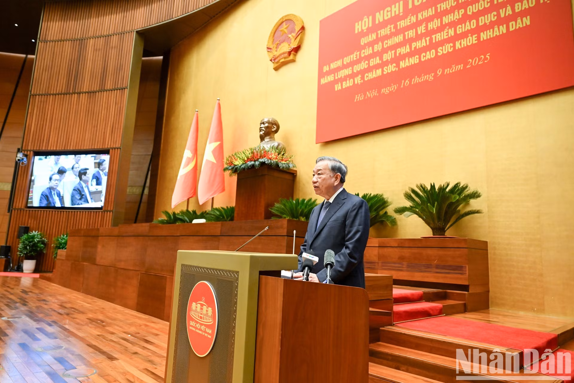Le secrétaire général du Parti To Lam, lors de la conférence nationale sur quatre résolutions majeurs du Bureau politique, le 16 septembre à Hanoï. Photo : NDEL.