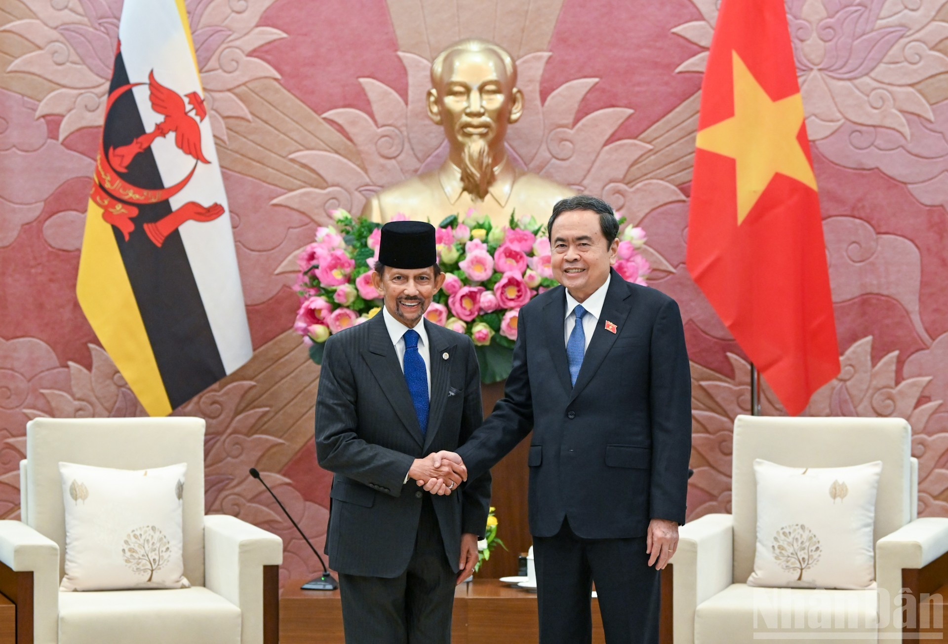 Lors de son entrevue avec le sultan de Brunei, le président de l&apos;AN vietnamienne, Tran Thanh Man, a souligné l&apos;importance de la visite d’État au Vietnam du sultan, qui intervient au moment où les deux pays mettent en œuvre le Programme d&apos;action pour la période 2023 - 2027. Photo : Duy Linh/NDEL