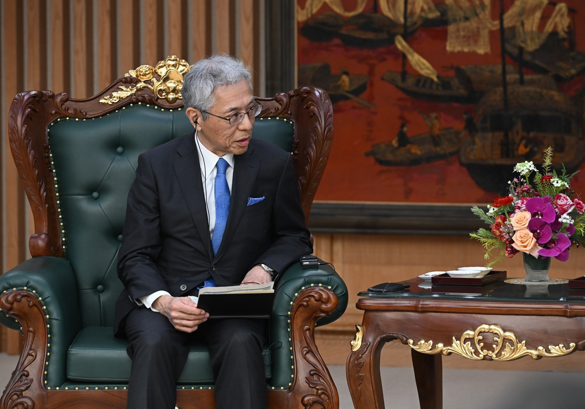 Le Pdg du groupe japonais Mitsui, Hori Kenichi, a affirmé que son groupe s’engageait à coopérer et à investir de manière durable au Vietnam. Il a émis le souhait de continuer à contribuer à la vision de développement national du Vietnam, en particulier dans le secteur de l’énergie. Photo : Tran Hai/NDEL