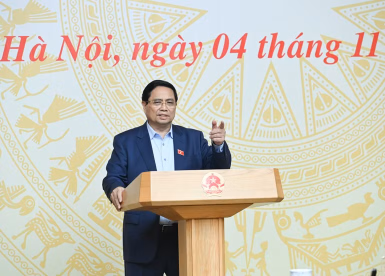 Le PM Pham Minh Chinh a affirmé la détermination nationale : "Il faut déclarer sérieusement la guerre à la pêche INN, car il en va de l’honneur et de la crédibilité du Parti, de l’État et du peuple vietnamien sur la scène internationale". Photo : Tran Hai/NDEL