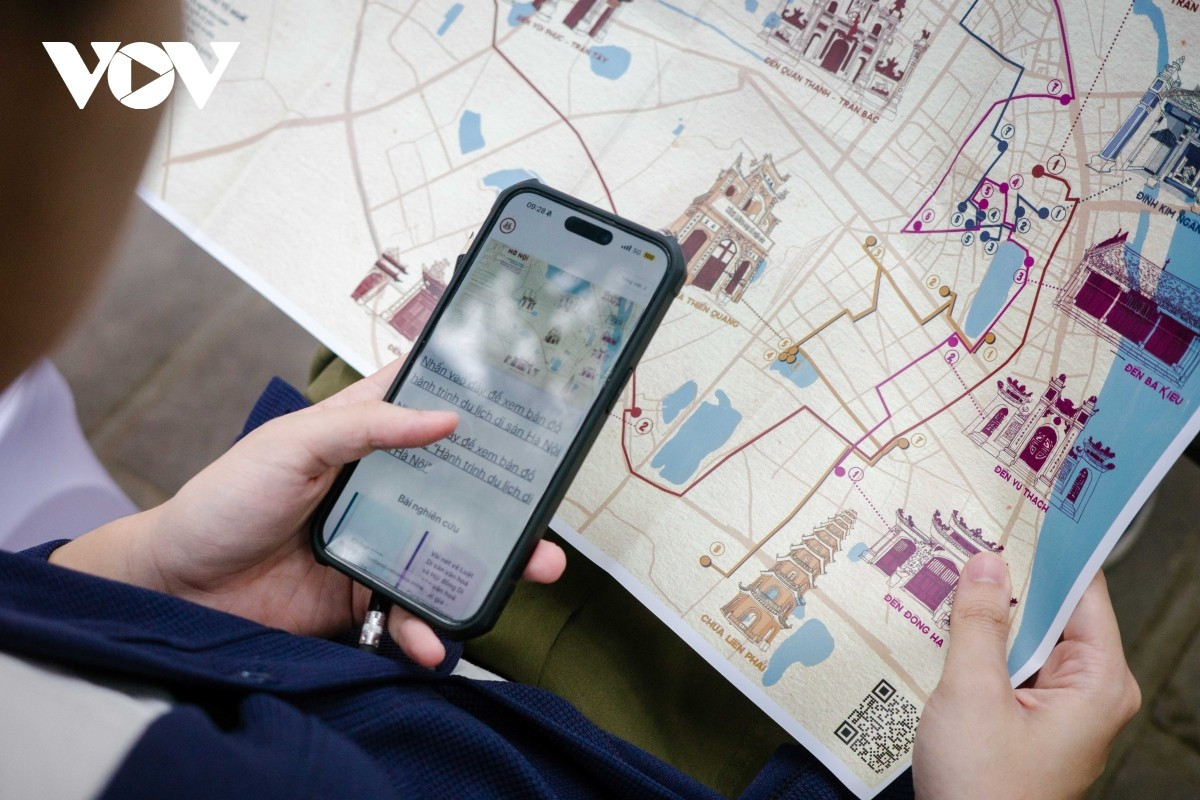 Le système de carte interactive aide les touristes à localiser et à relier facilement les sites patrimoniaux du centre-ville de Hanoï. Photo : VOV