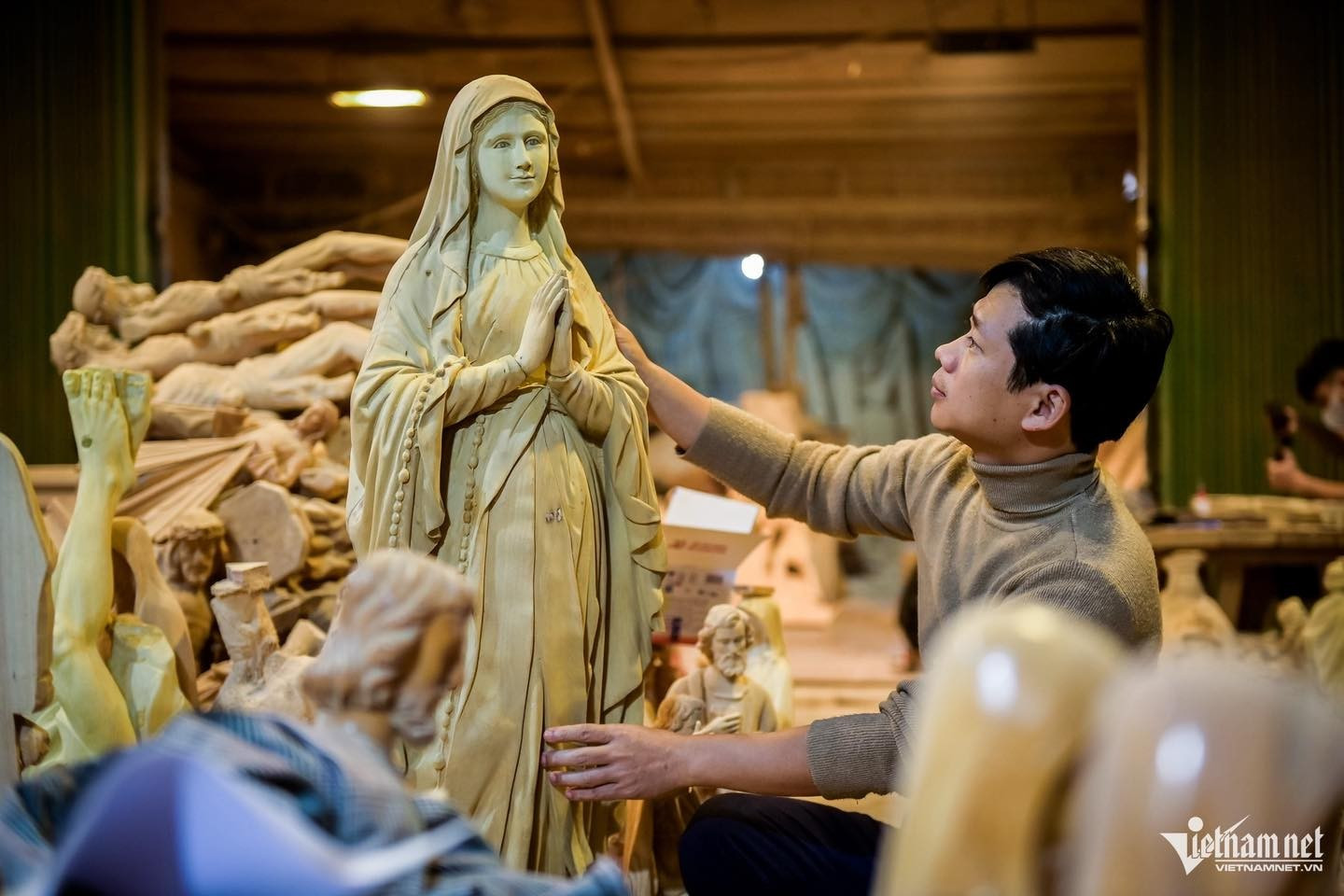 À l’approche de la fin de l’année, l’atmosphère de production devient encore plus trépidante. Photo: vietnamnet.vn