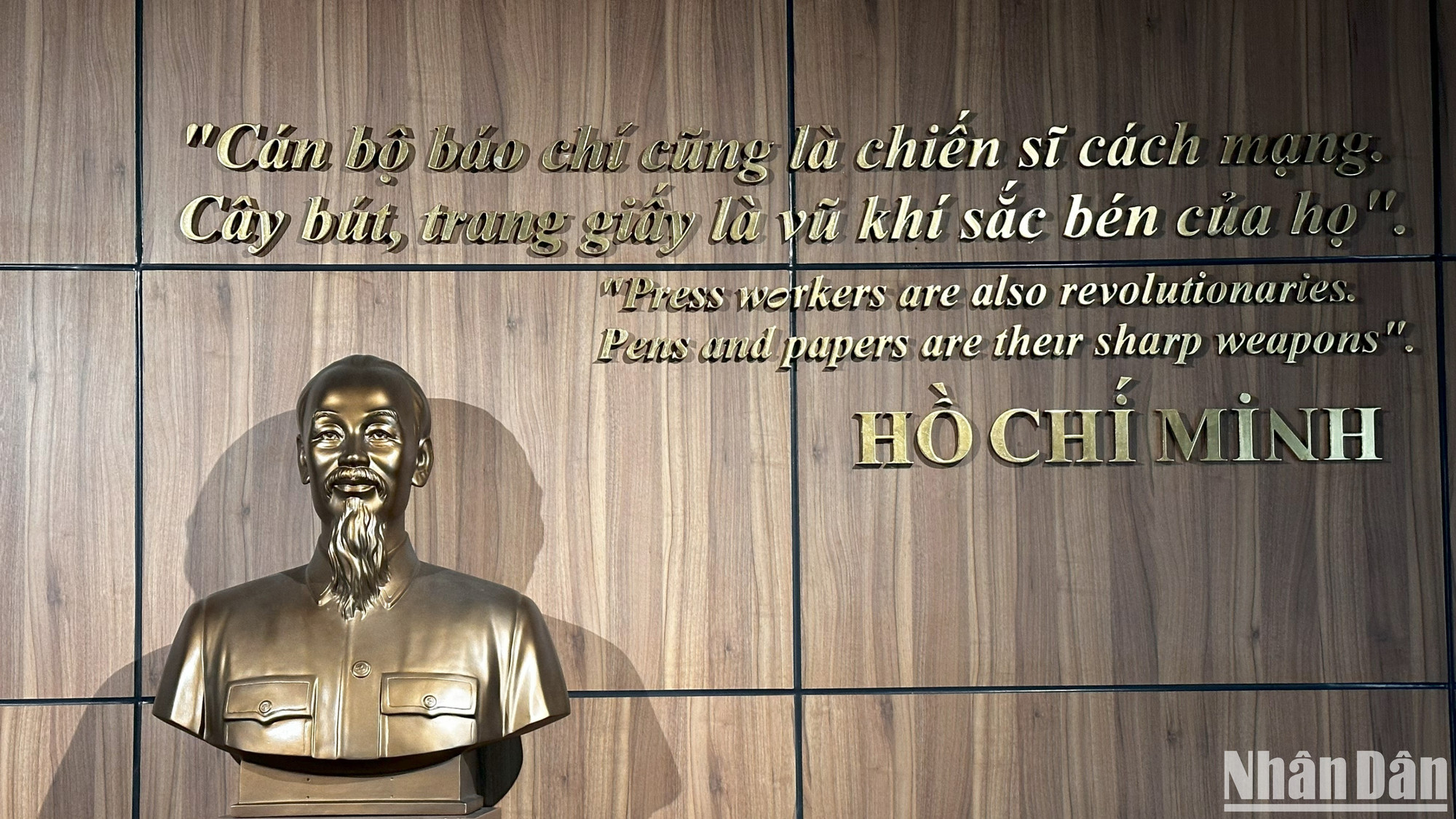 « Les cadres journalistes sont aussi des soldats révolutionnaires. La plume et le papier sont leurs armes acérées », telle est la recommandation confiée par le Président Hô Chi Minh lors du troisième Congrès de l'Association des Journalistes le 8 septembre 1962. hcm-7433.jpg