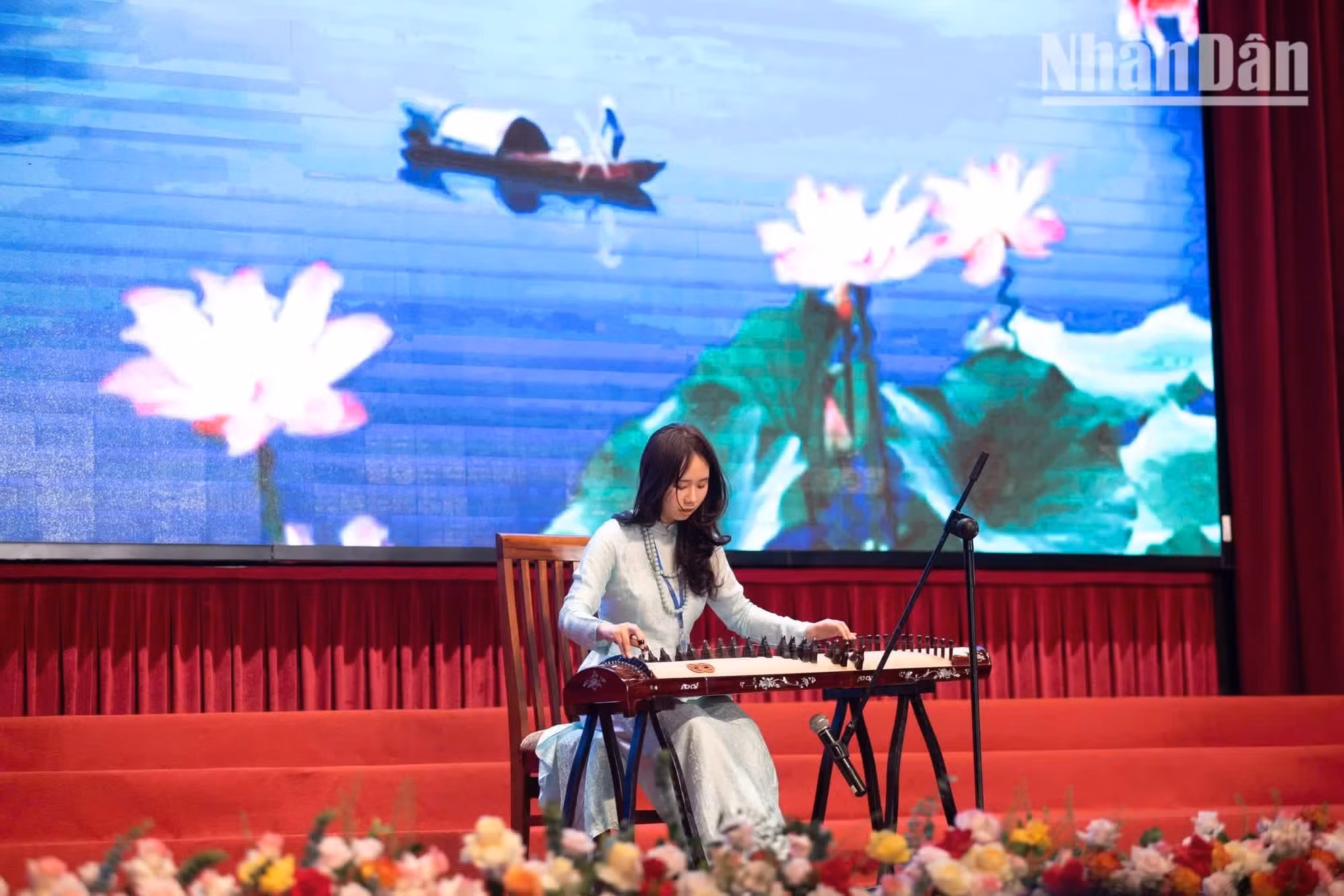 Le camp associera harmonieusement des activités d'éducation aux traditions nationales, de découverte de l'histoire, d'expériences culturelles et de perfectionnement en langue vietnamienne. Photo : NDEL