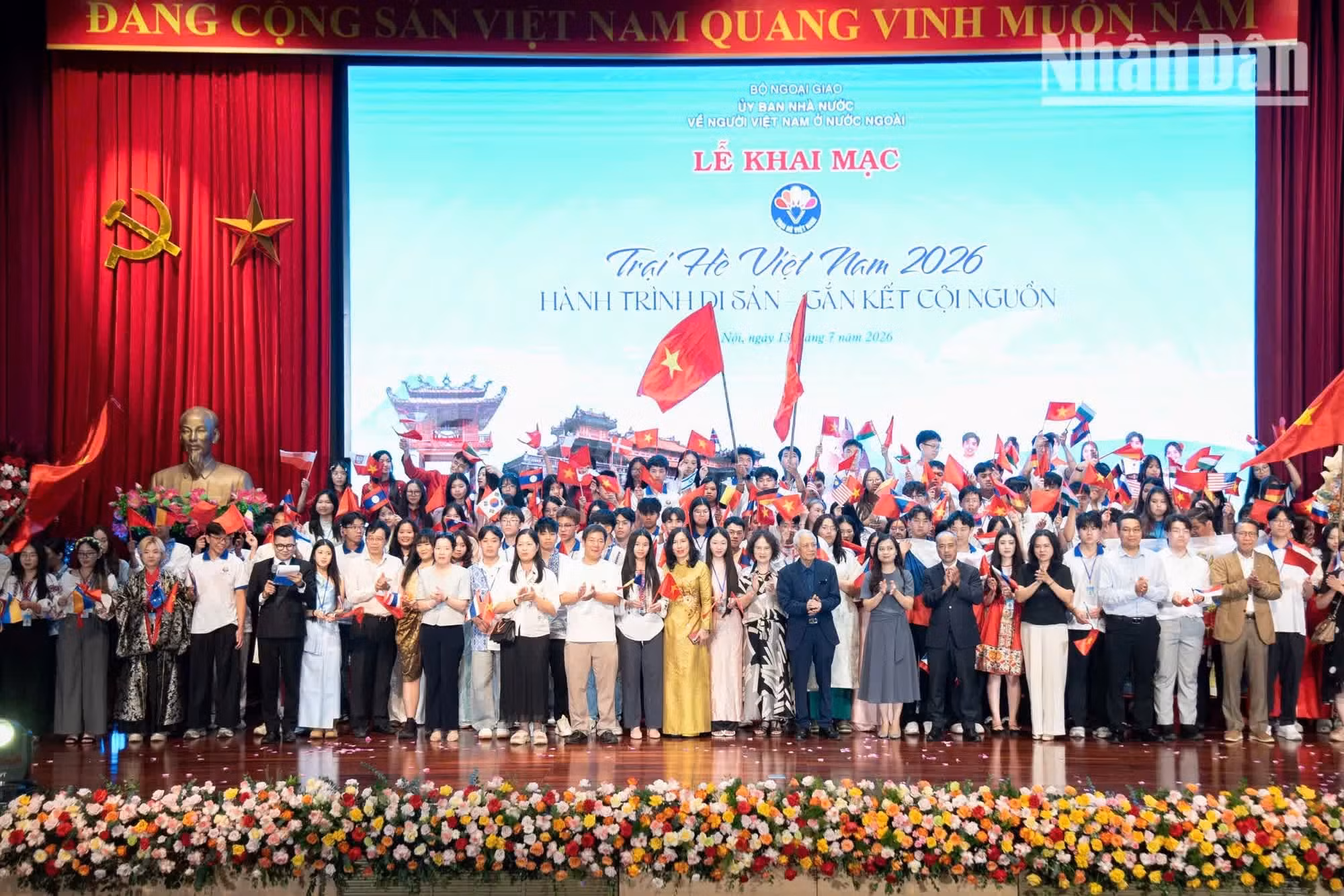 Organisé du 12 au 25 juillet, le Camp d'été 2026 conduira les participants à travers plusieurs provinces du Nord, du Centre et du Sud du Vietnam, avant une cérémonie de clôture prévue le 24 juillet à Khanh Hoa. Photo : NDEL