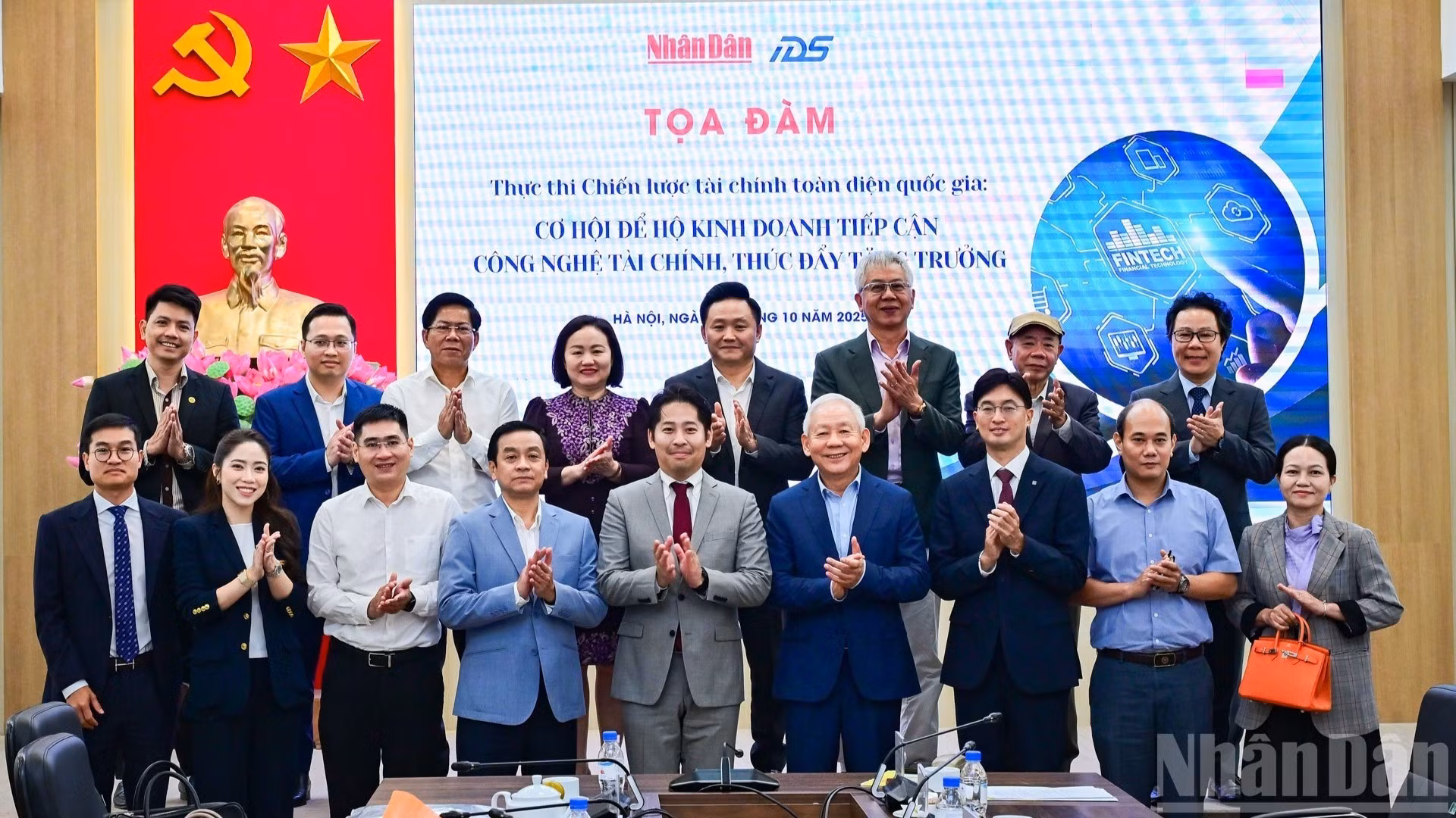 Les délégués lors de la table ronde. Photo : Bao Long/NDEL