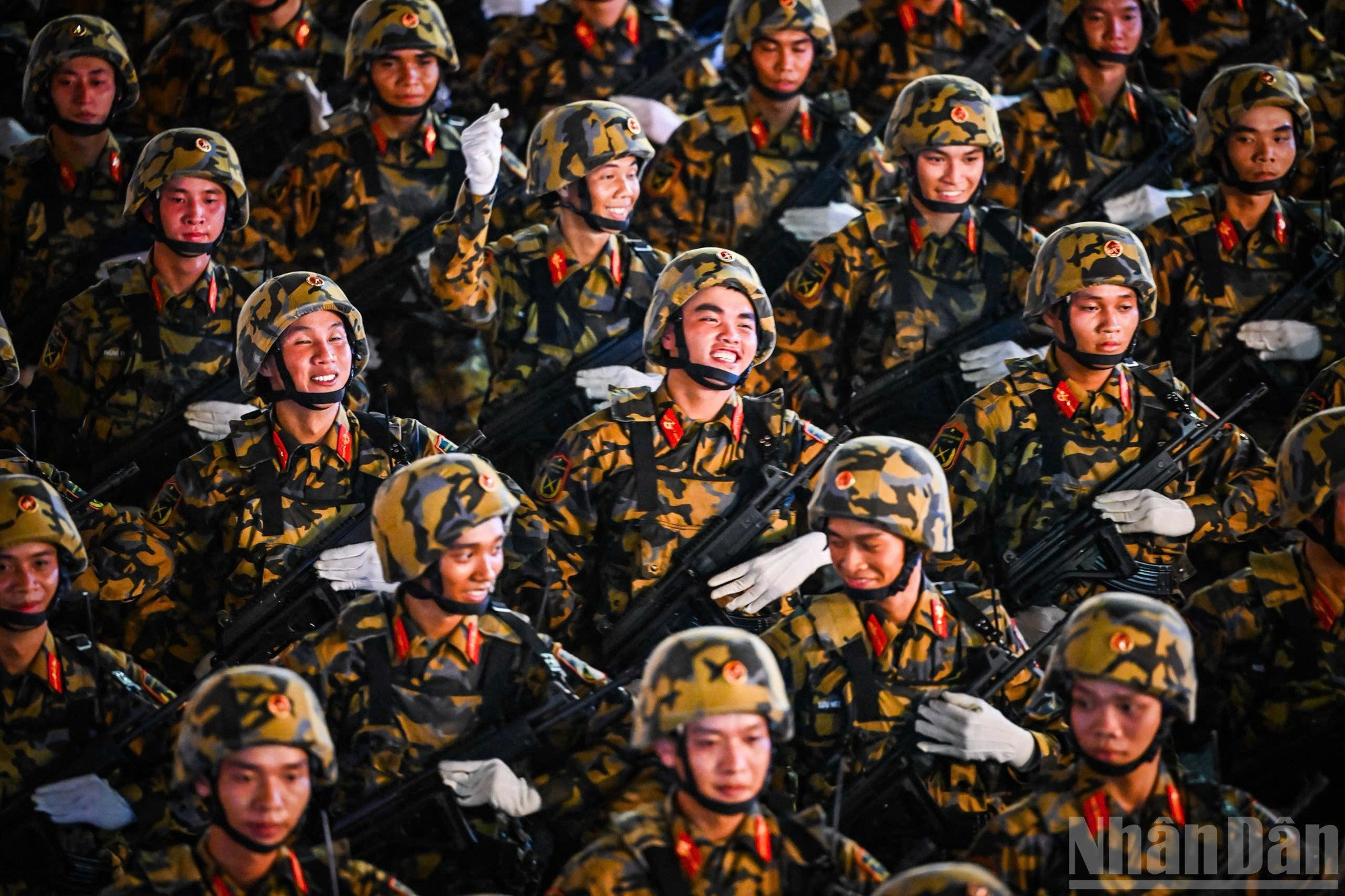 Les formations de l’Armée et de la Police ont déployé de grands efforts pour performer avec précision. Photo : Thanh Dat