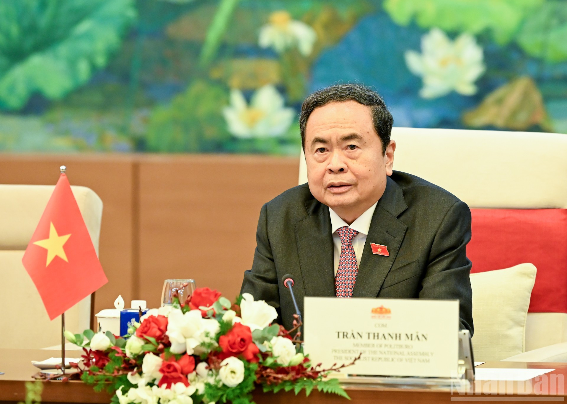 Lors de l&apos;entretien, le président de l&apos;AN vietnamienne, Tran Thanh Man, réaffirmé la volonté du Vietnam de consolider et d&apos;approfondir davantage ses relations d’amitié traditionnelle et de coopération intégrale avec Cuba. Photo : Duy Linh/NDEL