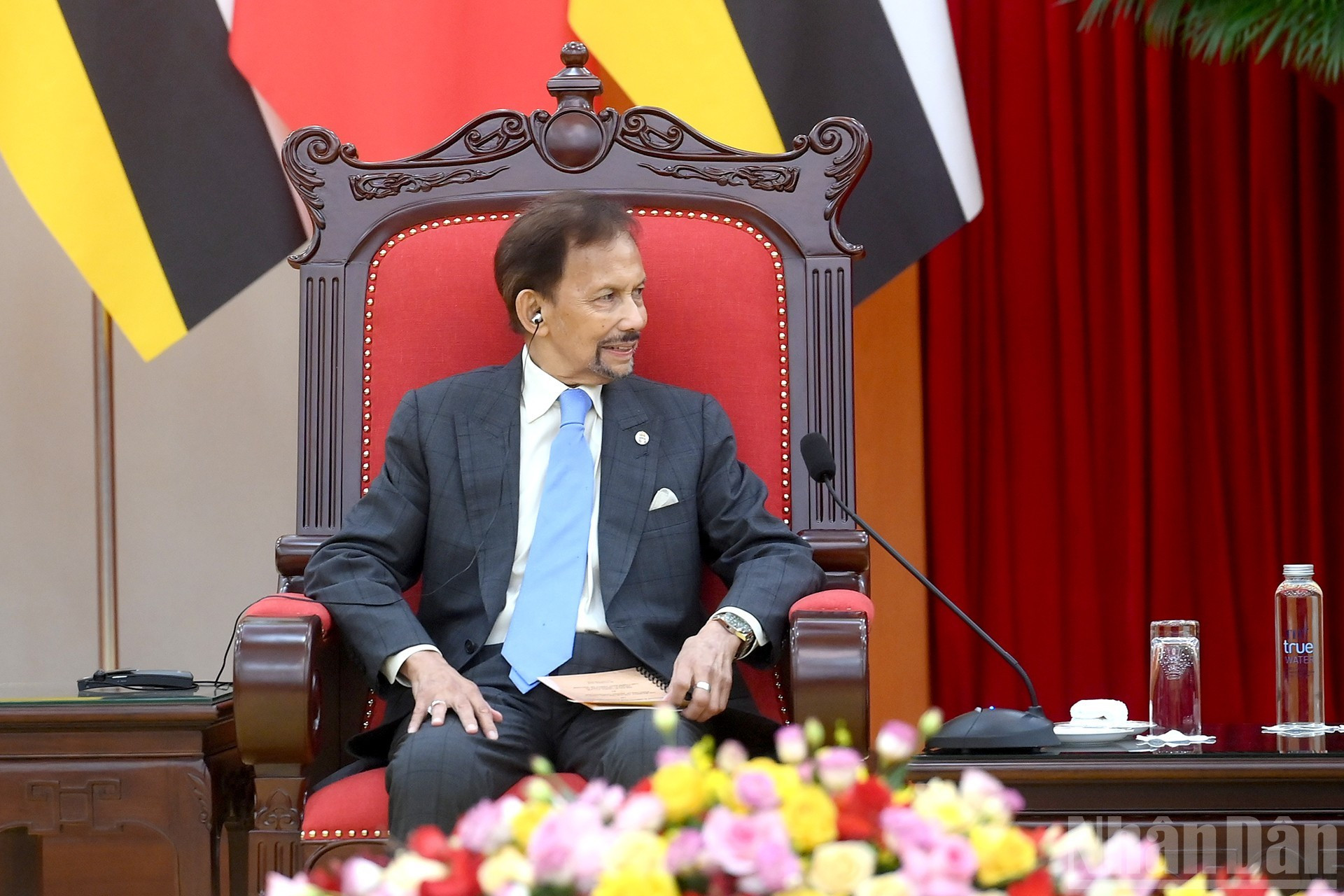 Le sultan de Brunei, Haji Hassanal Bolkiah, a souligné l&apos;importance du Vietnam comme partenaire commercial et a exprimé le souhait de renforcer la collaboration dans les secteurs de l&apos;agriculture, de l&apos;agroalimentaire et des produits halal, encourageant les entreprises vietnamiennes à développer leur coopération dans les hydrocarbures. Photo : Dang Khoa/NDEL