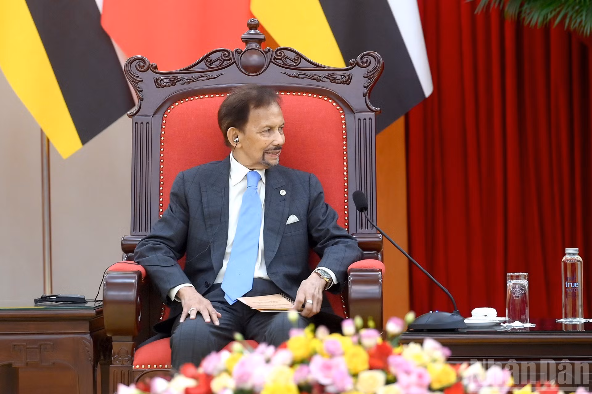 Le sultan de Brunei, Haji Hassanal Bolkiah, a souligné l'importance du Vietnam comme partenaire commercial et a exprimé le souhait de renforcer la collaboration dans les secteurs de l'agriculture, de l'agroalimentaire et des produits halal, encourageant les entreprises vietnamiennes à développer leur coopération dans les hydrocarbures. Photo : Dang Khoa/NDEL