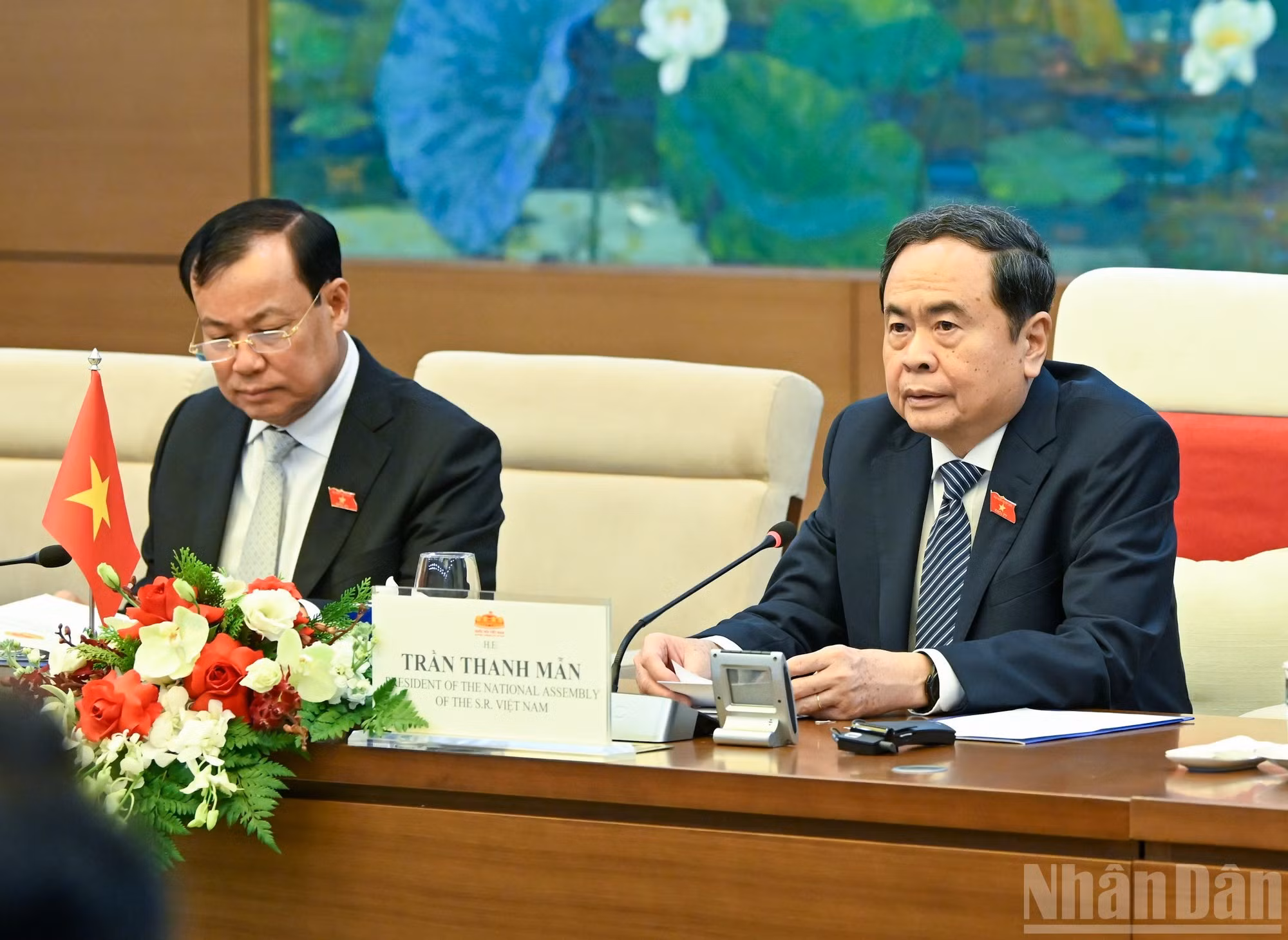 Lors de leur entretien, Trân Thanh Mân et Woo Won-shik ont convenu de renforcer la confiance politique et de maintenir des échanges réguliers de délégations de haut niveau afin d’élargir la coopération bilatérale dans tous les domaines. Photo : Duy Linh/NDEL