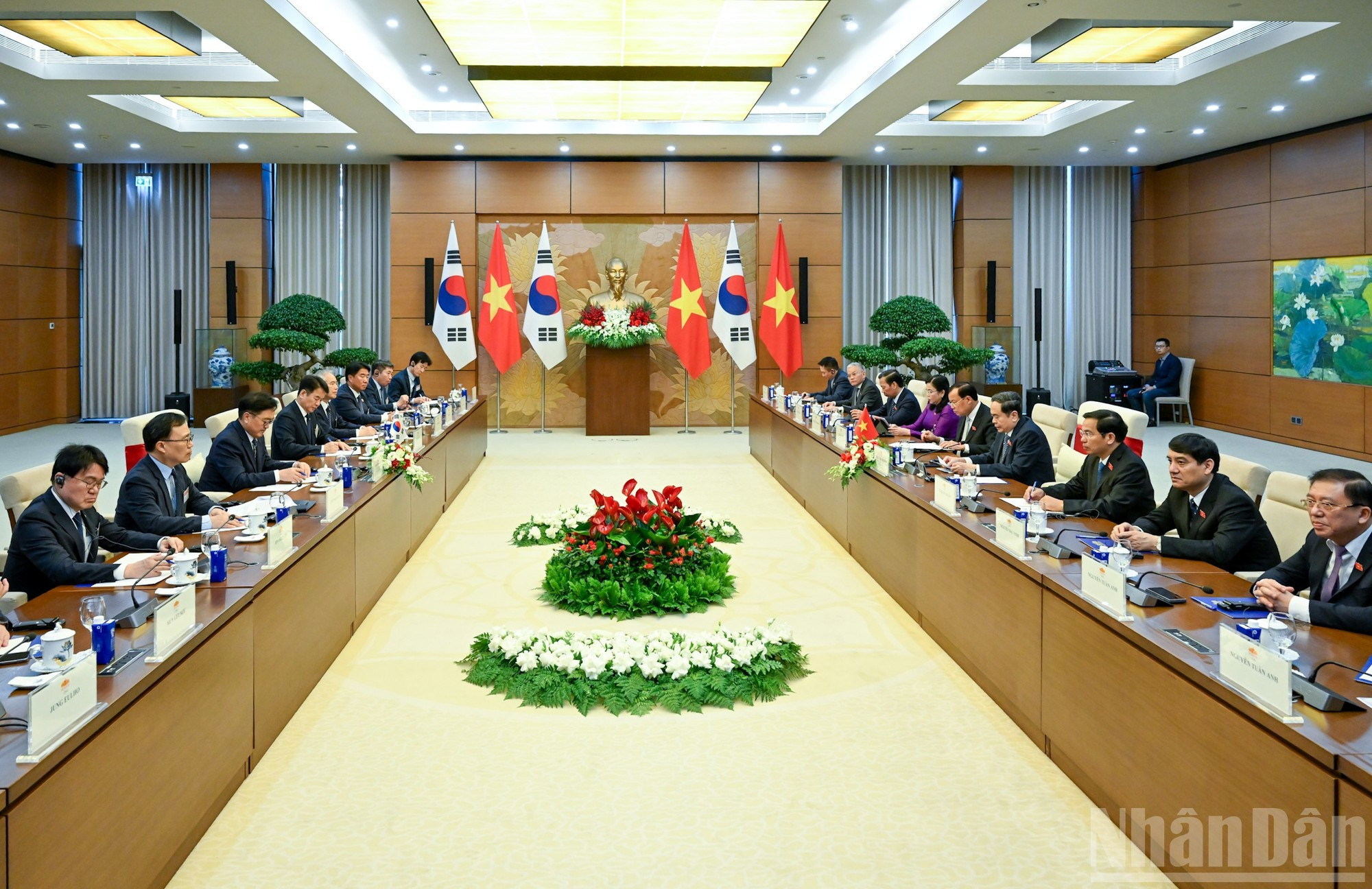 Les discussions ont également abordé des questions régionales et internationales d’intérêt commun. Les deux présidents de l&apos;AN ont convenu de coordonner étroitement leurs efforts pour contribuer à la paix, à la stabilité et au développement dans la région et dans le monde. Photo : Duy Linh/NDEL