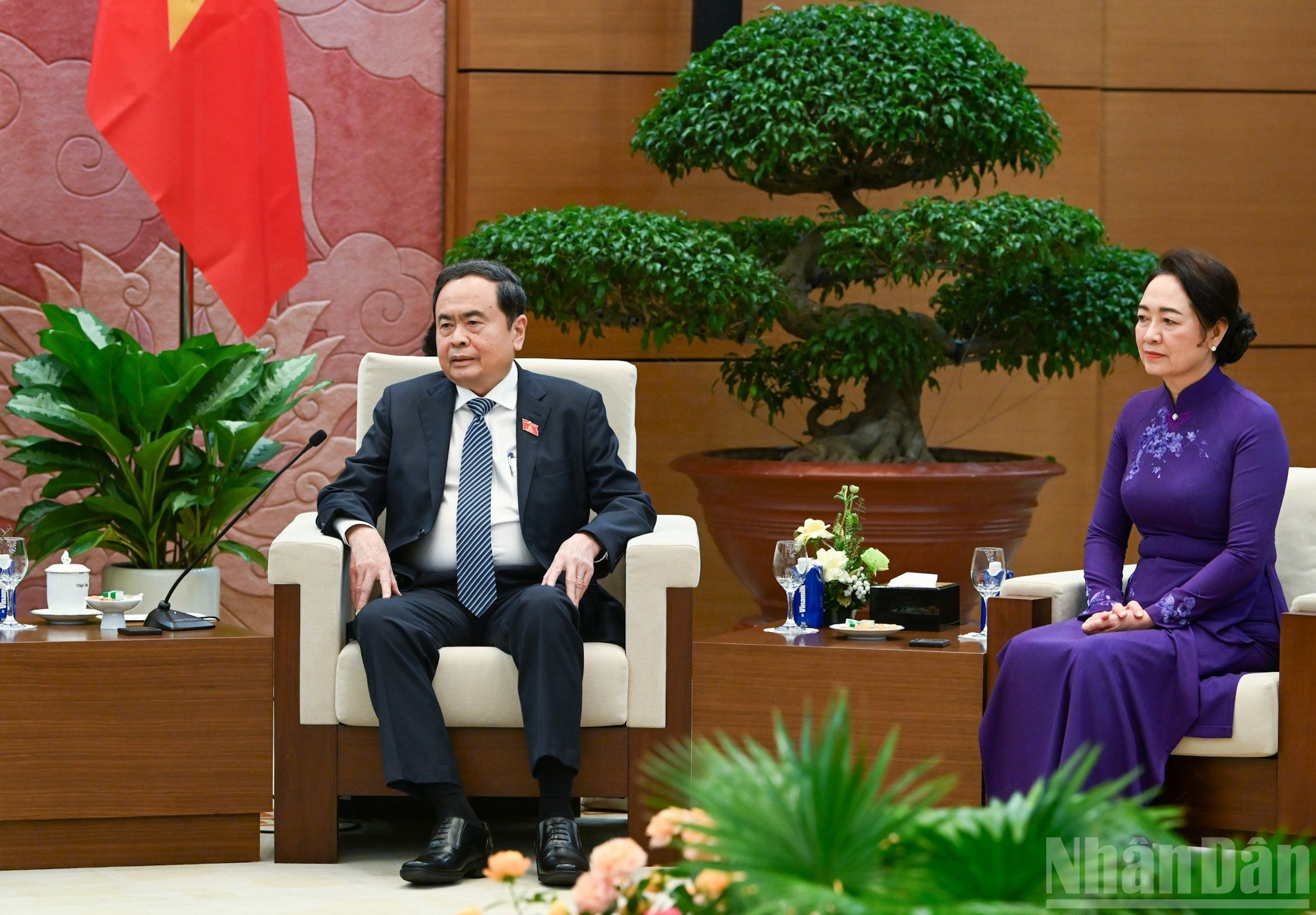 Le président de l&apos;AN vietnamienne, Trân Thanh Mân, a félicité la République de Corée pour ses succès économiques récents, notamment l&apos;organisation réussie de la Semaine des dirigeants des économies de l&apos;APEC 2025 à Gyeongju, et a apprécié les politiques de &quot;croissance équitable&quot; et de &quot;transition technologique&quot; visant à renforcer la force nationale. Photo : Duy Linh/NDEL