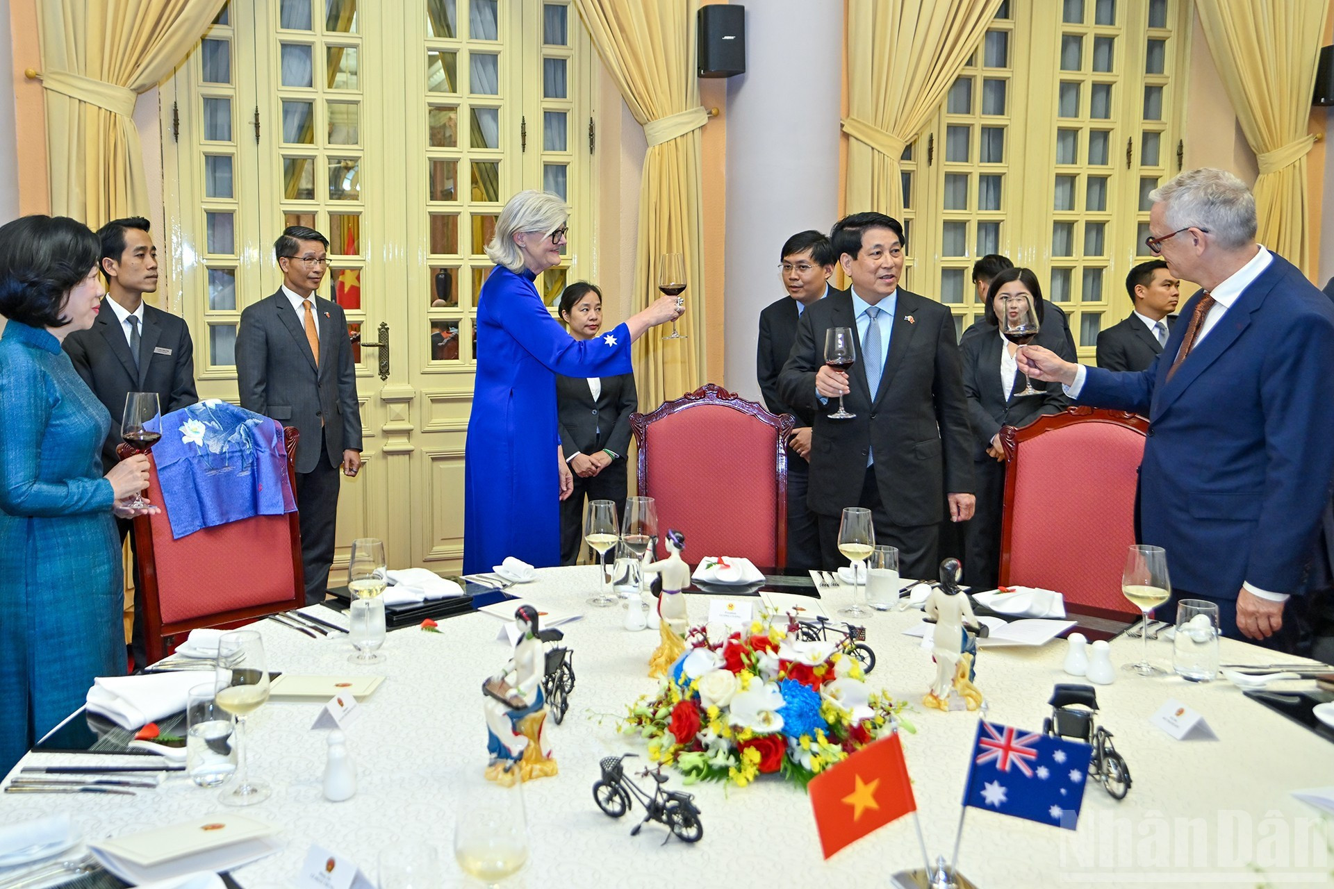 S’appuyant sur la compréhension et la confiance stratégiques ainsi que sur la coopération régionale, notamment au sein de l’ASEAN, la gouverneure générale Sam Mostyn a insisté sur le fait que l’Australie demeurait un partenaire constant et fiable dans le cheminement du Vietnam vers son objectif de devenir un pays à revenu élevé d’ici 2045. Photo : Thuy Nguyen/NDEL S’appuyant sur la compréhension et la confiance stratégiques ainsi que sur la coopération régionale, notamment au sein de l’ASEAN, la gouverneure générale Sam Mostyn a insisté sur le fait que l’Australie demeurait un partenaire constant et fiable dans le cheminement du Vietnam vers son objectif de devenir un pays à revenu élevé d’ici 2045. Photo : Thuy Nguyen/NDEL
