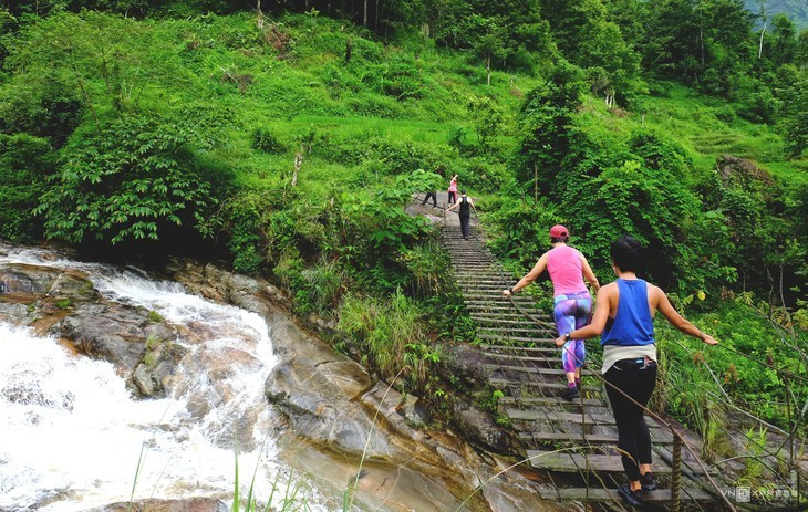 La meilleure façon de découvrir Nam Cang est la marche à pied. Photo : vnexpress. La meilleure façon de découvrir Nam Cang est la marche à pied. Photo : vnexpress.