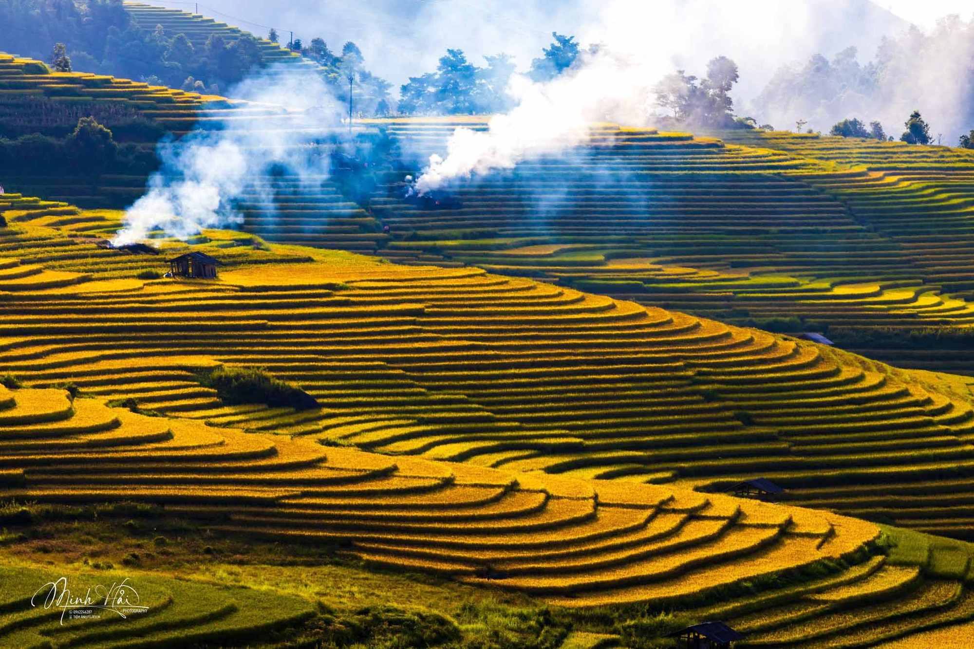Au bord de chemins étroits bordant les rizières parfumées, vous pourrez apercevoir les maisons des Dao et des H'Mong. Photo : Minh Hai. Au bord de chemins étroits bordant les rizières parfumées, vous pourrez apercevoir les maisons des Dao et des H'Mong. Photo : Minh Hai.