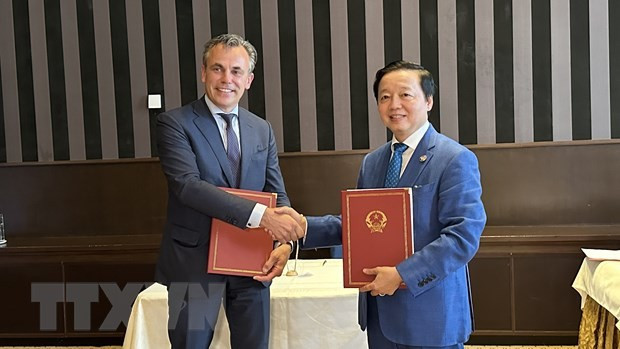 Le vice-Premier ministre Trân Hông Hà (à droite) et le ministre hollandais de l’Infrastructure et de la Gestion de l’eau, Mark Harbers. Photo : AVI.