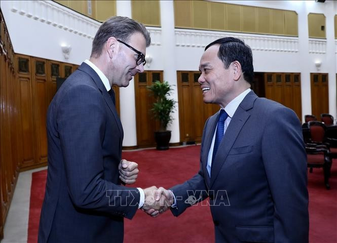 Daniel Caspary et Trân Luu Quang. Photo : VNA