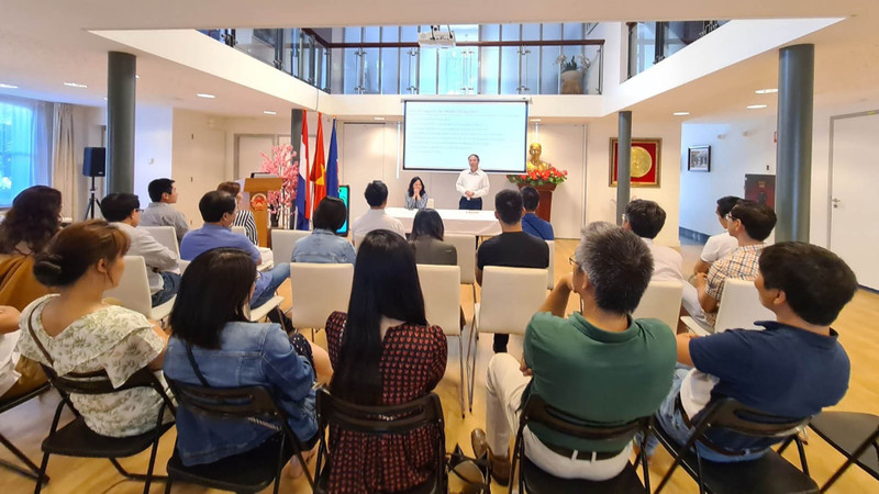 Les intellectuels vietnamiens aux Pays-Bas discutent de l’intelligence artificielle 