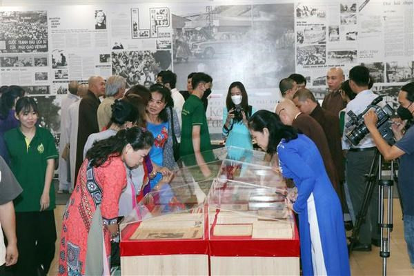 L'exposition se déroule au siège du journal Giac Ngô jusqu'au 7 juin. Photo : VNA.